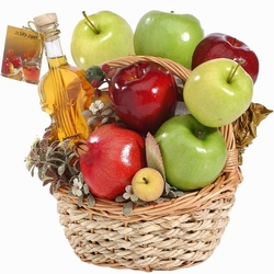 Rosh Hashanah Deluxe Apple & Honey Gift Basket